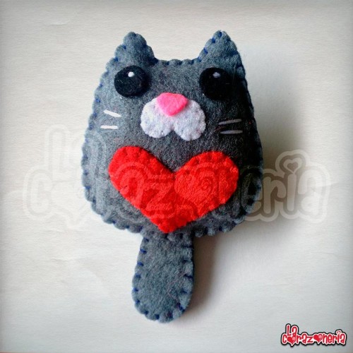 Broche de Gato con Corazón en Fieltro